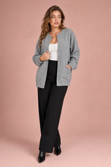 Graue mittellange lockere Jacke