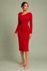 Asymmetrisches Kleid mit Schulterblume