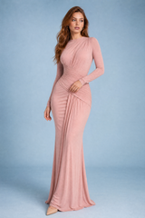 Langes drapiertes Kleid
