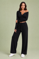 Ensemble col V et pantalon large