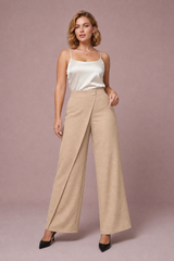 Asymmetrische Hose mit hoher Taille