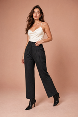 Hochtaillierte Hose mit Streifenmuster