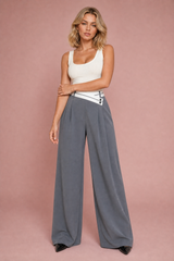 Weite High-Waist Hose mit Kreuzbund