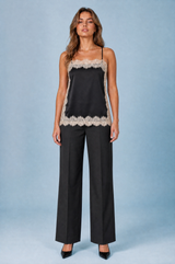 Satinierter Camisole mit Spitzenbesatz