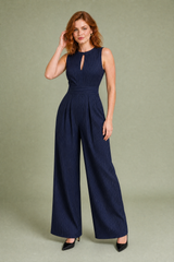 Gestreifter Jumpsuit mit Taillenbetonung