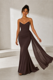 Braunes Herzkorsett-Kleid
