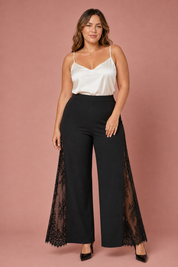 Weite schwarze High-Waist-Hose mit Spitze