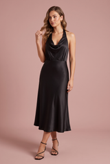 Schwarzes Satin-Wickelkleid
