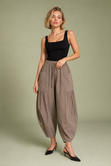 Weite Hochtaillen-Faltenhose