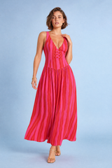 Gestreiftes langes rosa Kleid mit offenem Rücken
