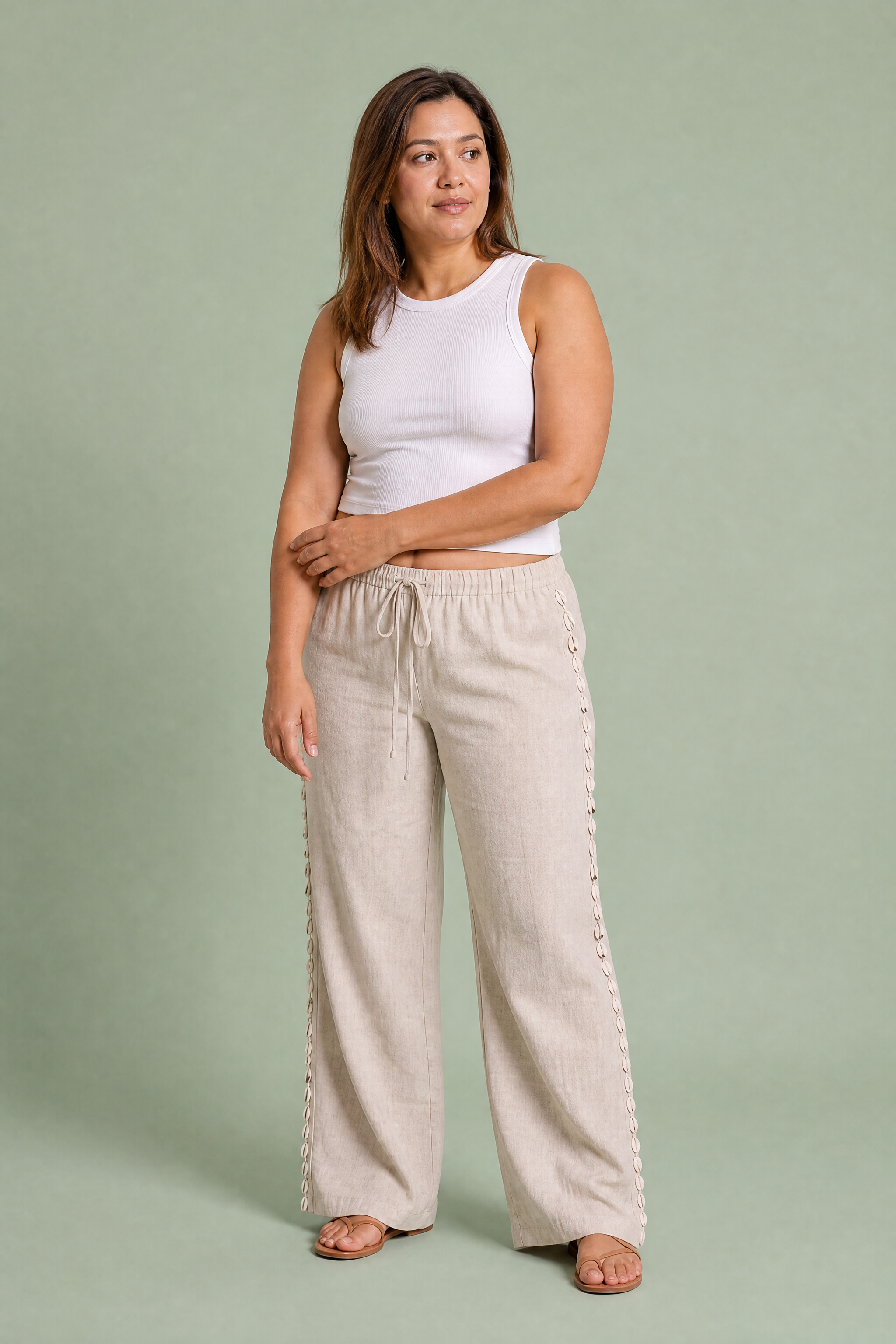 Pantalon large beige à coquillages | Porté sur une autre silhouette | Lounelle Paris