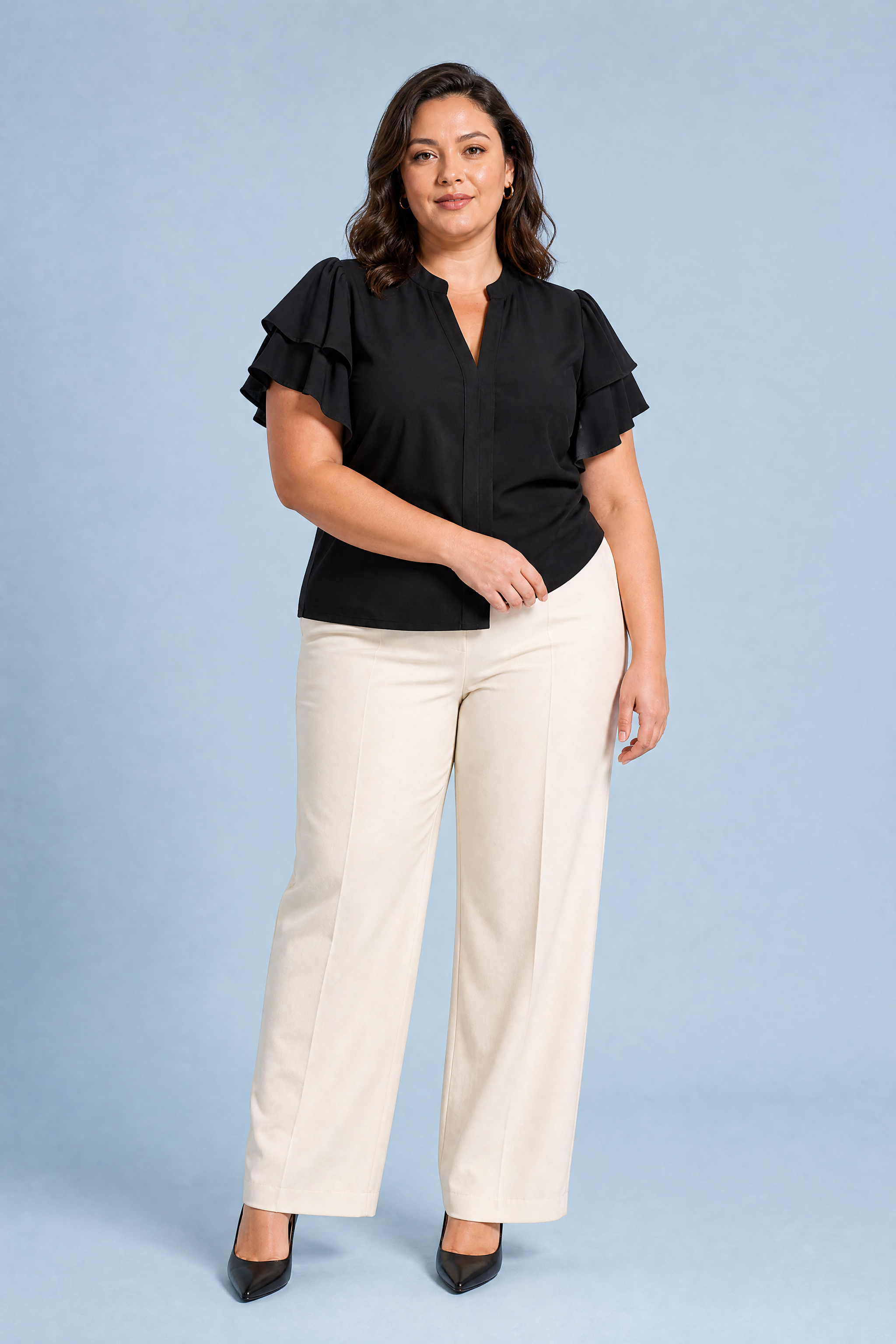 Blouse col V manches volantées | Porté sur une silhouette plus ronde | Lounelle Paris