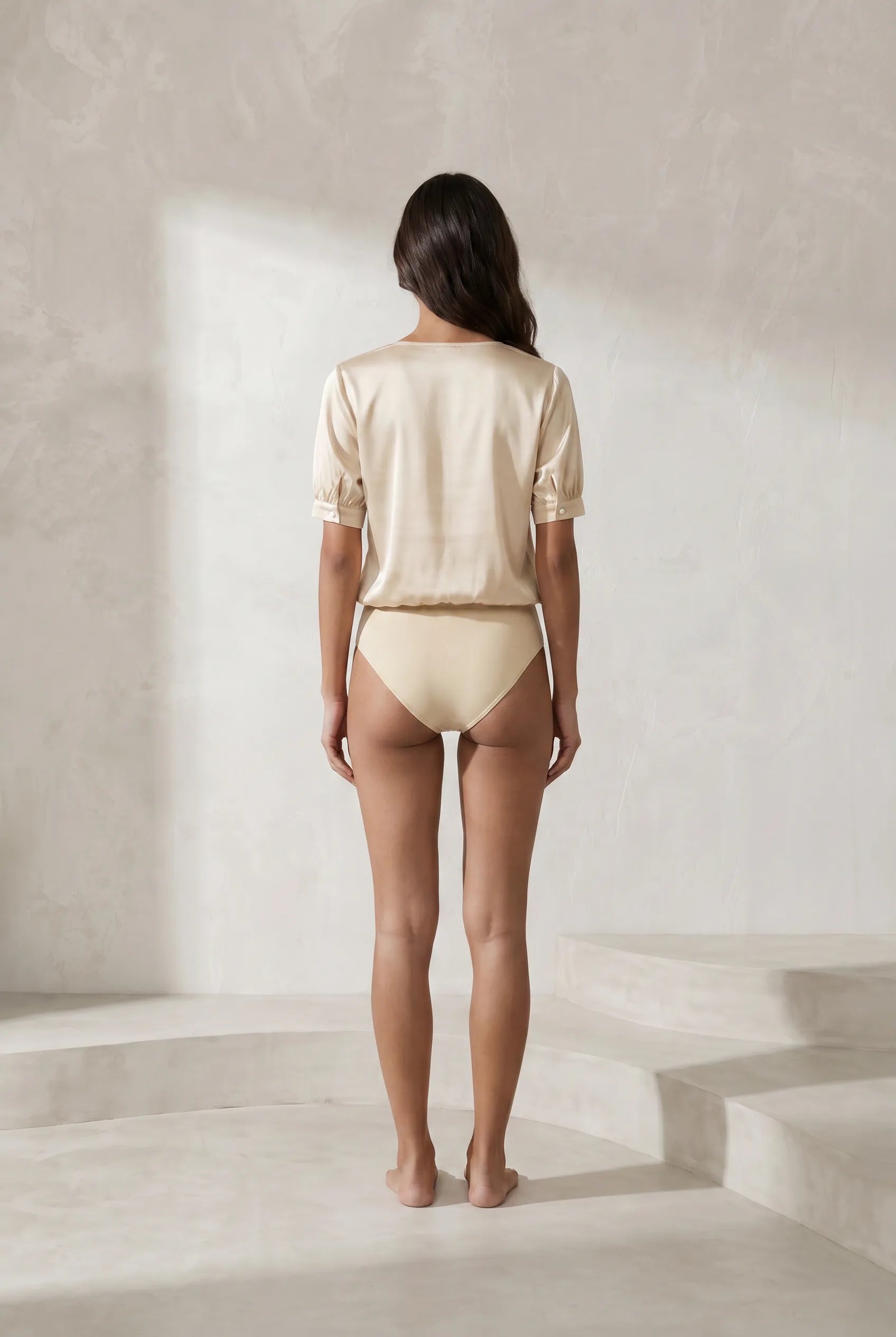 Body champagne satiné col perlé | Lounelle Paris