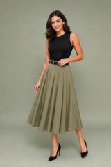 Schwarzes zweifarbiges ärmelloses Kleid