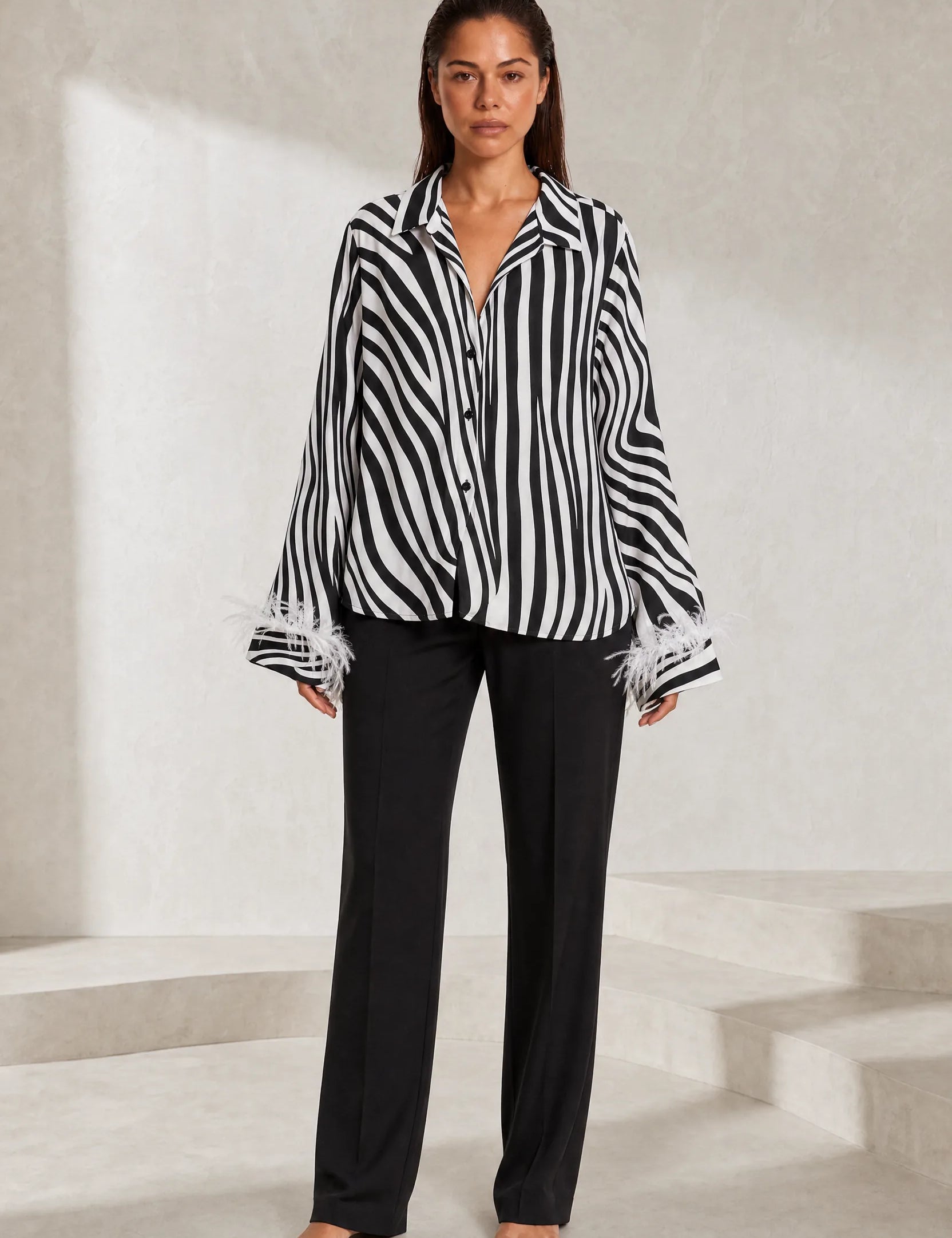 Chemise noire imprimé zébré à plumes | Lounelle Paris