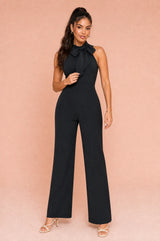Ärmelloser Jumpsuit mit Knoten