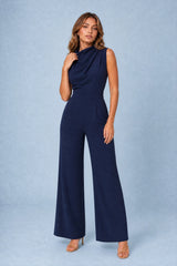 Fließender Jumpsuit mit Drapé-Kragen