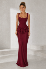 Langes Kleid mit drapiertem Karree-Ausschnitt