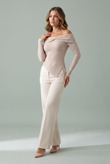 Beiges asymmetrisches Schulterfrei-Top