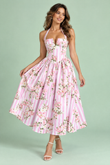 Pinke Variante des Neckholderkleids mit Blumen und Streifen