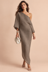 Braunes asymmetrisches Off-Shoulder-Kleid
