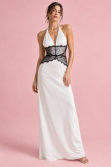 Weißes Satin-Maxikleid mit Spitzenpartie und Neckholder