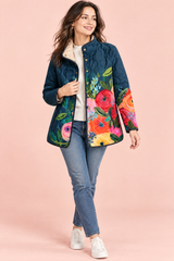 Marineblaue Steppjacke mit hohem Kragen