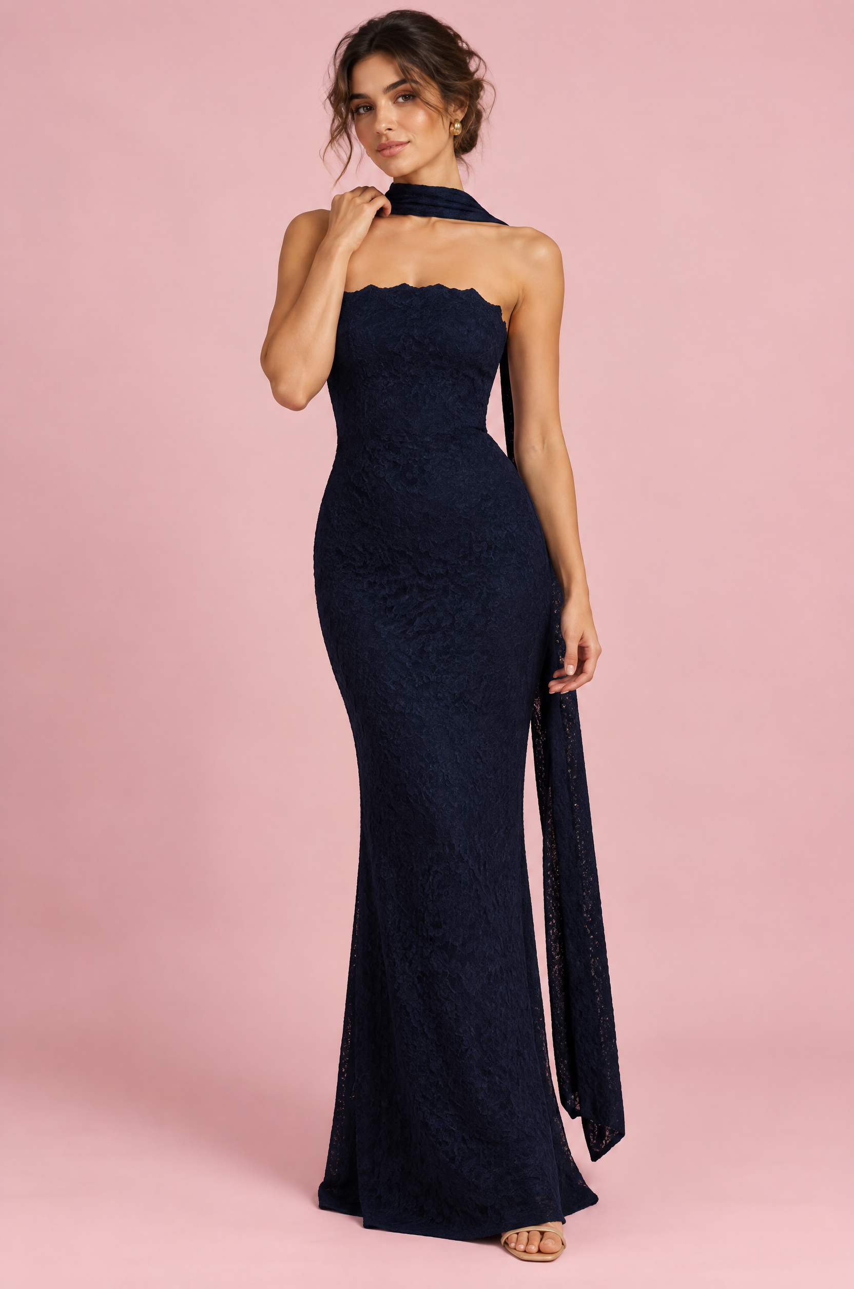 Robe longue moulante bleu foncé en dentelle, bustier avec détail foulard | Vue de face | Lounelle Paris