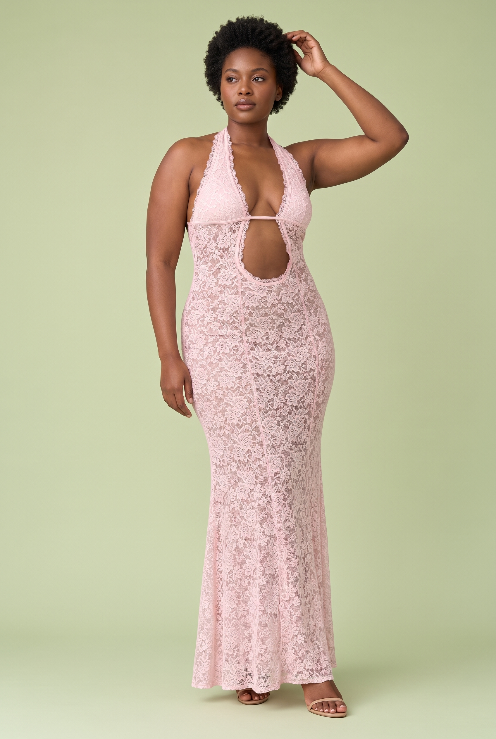 Robe rose dos nu à encolure américaine | Porté sur une silhouette plus ronde | Lounelle Paris