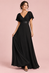 Schwarzes Plisseekleid mit V-Ausschnitt