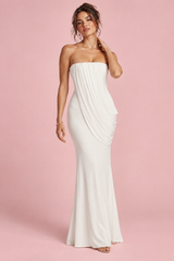 Weißes Maxikleid mit Bustier-Ausschnitt und Volants