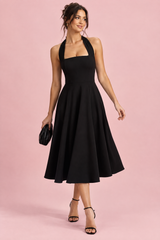 Schwarzes Midikleid mit ausgestelltem Rock und eckigem Ausschnitt