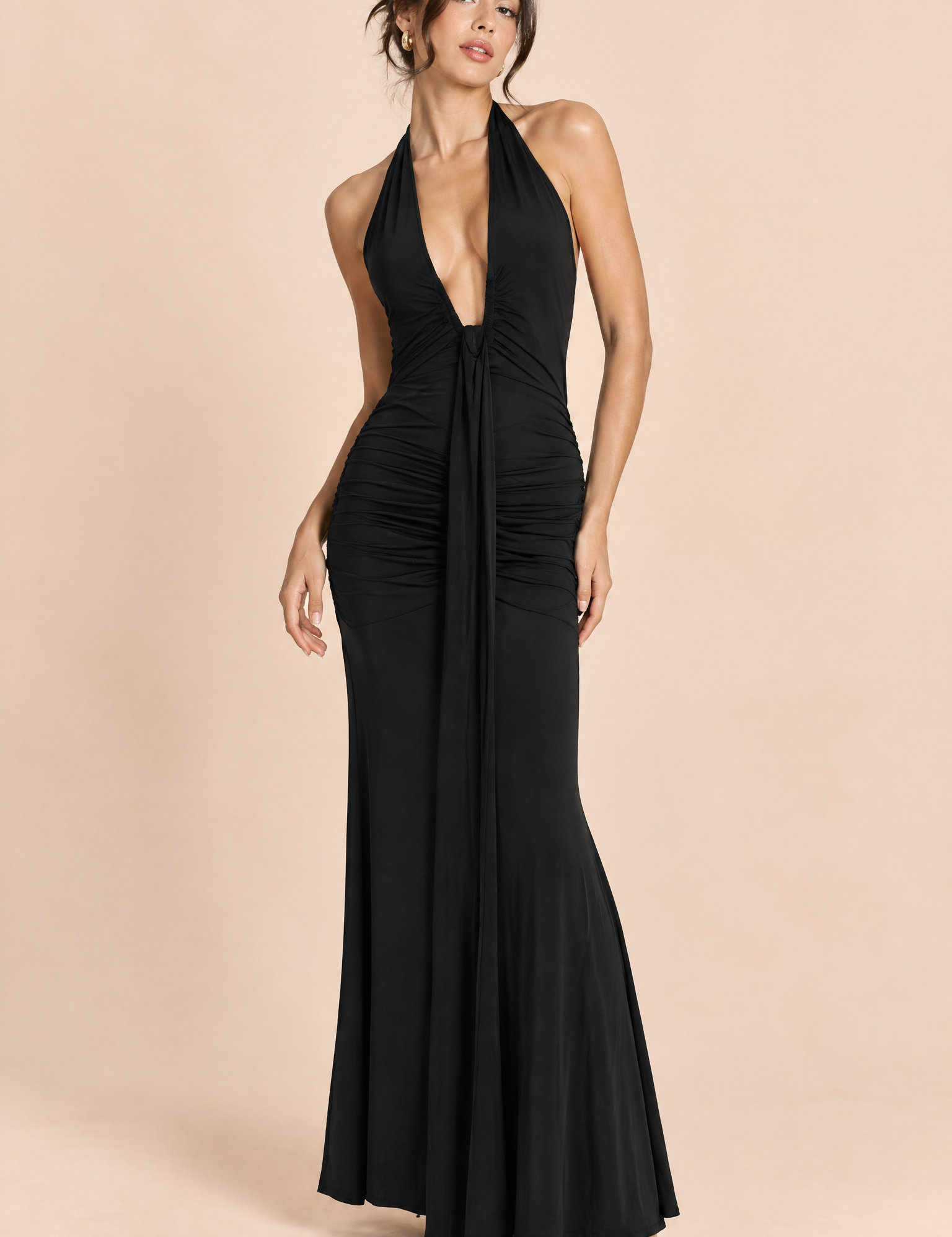 Robe longue noire froncée à col dos nu | Vue de face | Lounelle Paris