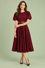 Bordeauxrotes hochgeschlossenes Midikleid mit Puffärmeln