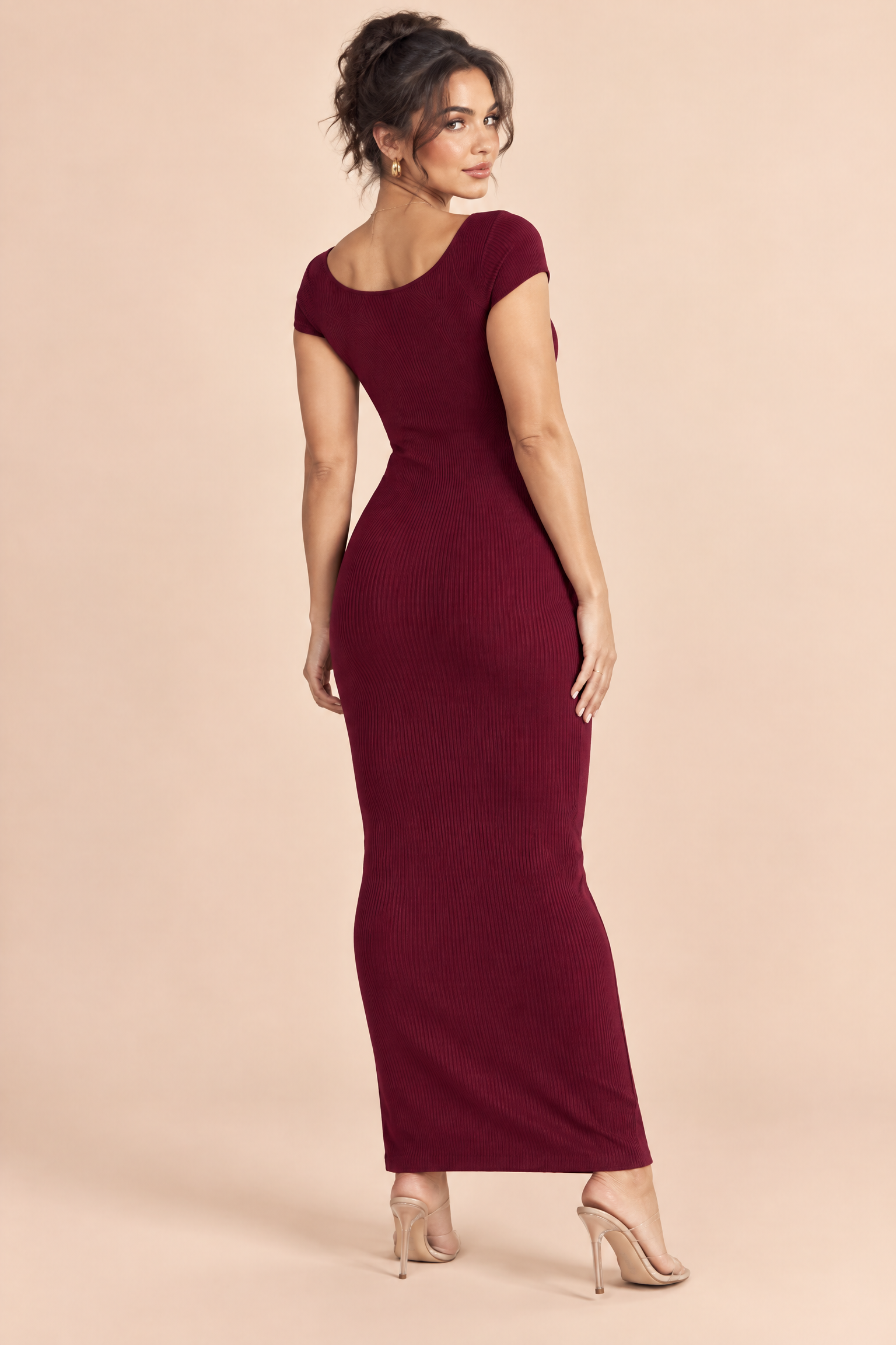 Robe midi bordeaux à encolure découpée, épaules dénudées et manches courtes | Vue de dos | Lounelle Paris