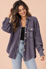 Lila Hemdjacke mit ausgefransten Kanten