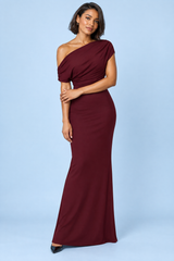 Bordeauxrotes Maxikleid mit Bardot-Ausschnitt und gedrehtem Träger