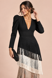 Robe noire à franges et col V | Vue rapprochée | Lounelle Paris