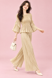 Ensemble plissé beige avec pantalon large | Vue en mouvement | Lounelle Paris