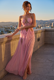 Robe longue rose asymétrique à découpes | Deuxième photo lifestyle | Lounelle Paris