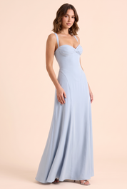 Robe longue bleu clair à fronces et décolleté cœur | Vue de face | Lounelle Paris