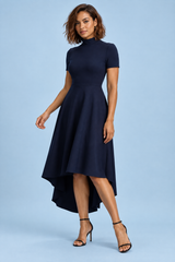 Midi-Kleid in Marineblau mit Stehkragen und High-Low-Saum