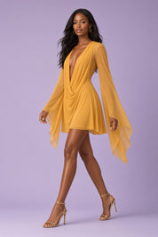 Robe courte en résille moutarde à col bénitier | Vue en mouvement | Lounelle Paris
