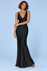 Maxikleid mit V-Ausschnitt und offenem Rücken in Schwarz