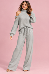 Grauer Zweiteiler mit Cut-out und Oversize-Schnitt