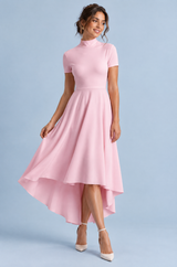 Midi-Kleid in Rosa mit Stehkragen und High-Low-Saum