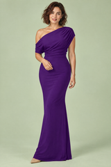Violettes Maxikleid mit Bardot-Ausschnitt und gedrehtem Träger