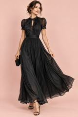 Schwarzes Plissee-Maxikleid