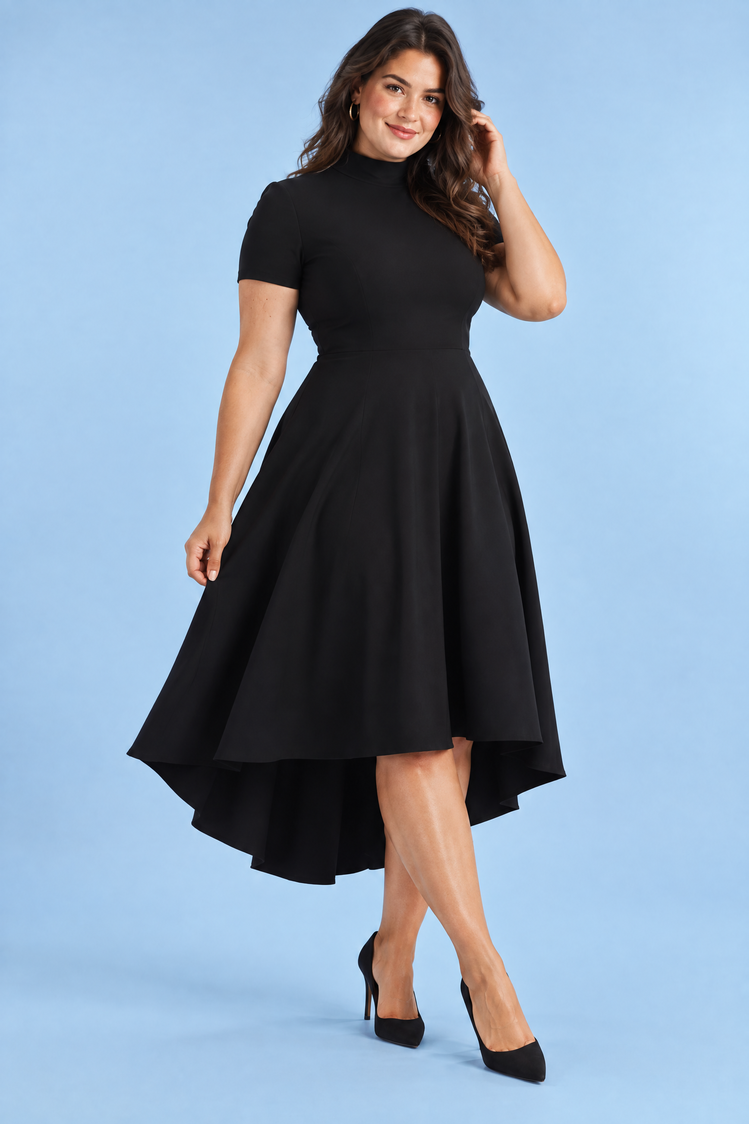 Robe midi asymétrique à col montant noire | Porté sur une autre silhouette | Lounelle Paris