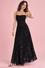 Schwarzes geblümtes Maxikleid mit ausgestelltem Rock